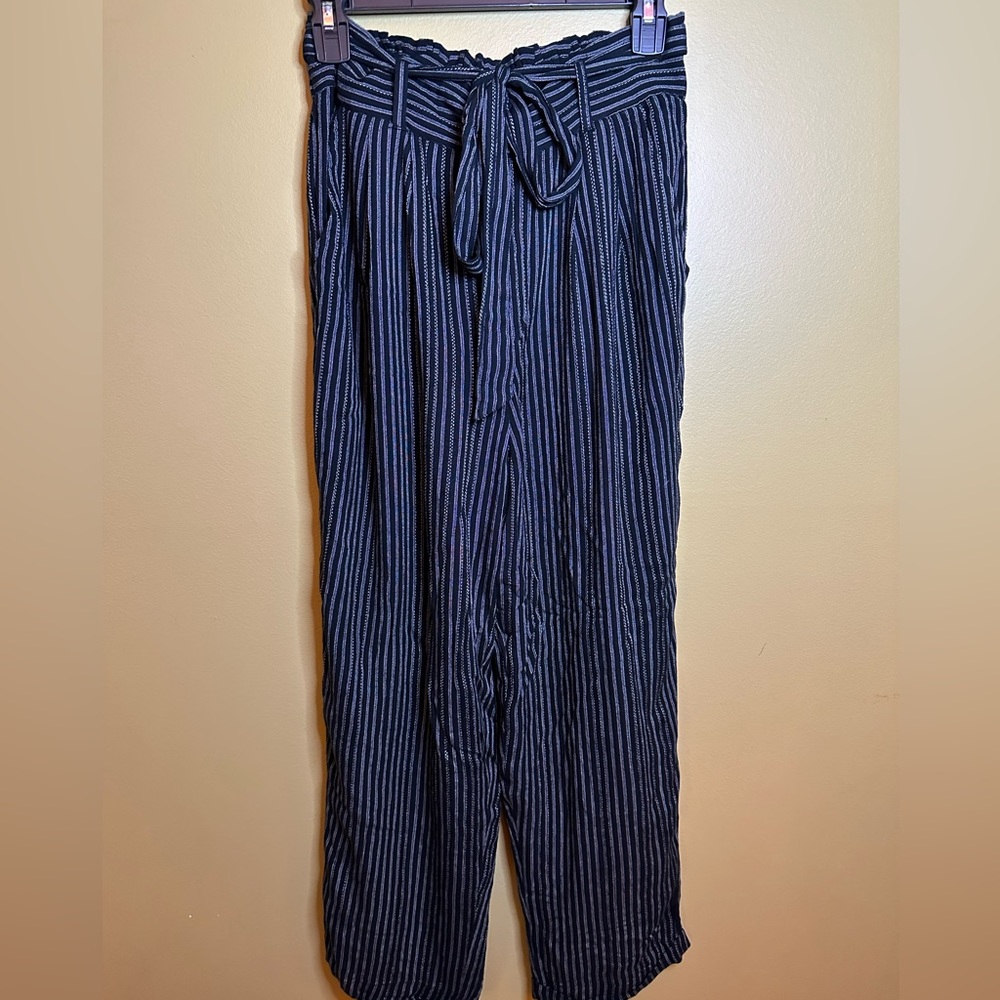 American Outfitters Striped Loose Fitting Pants - M